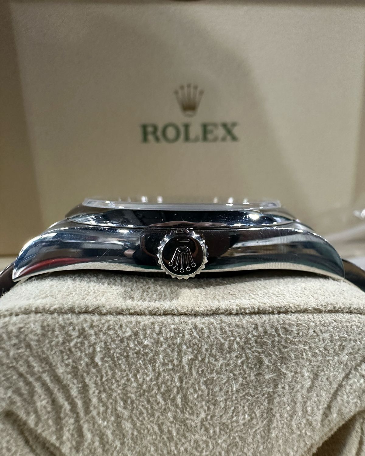 Rolex 114300